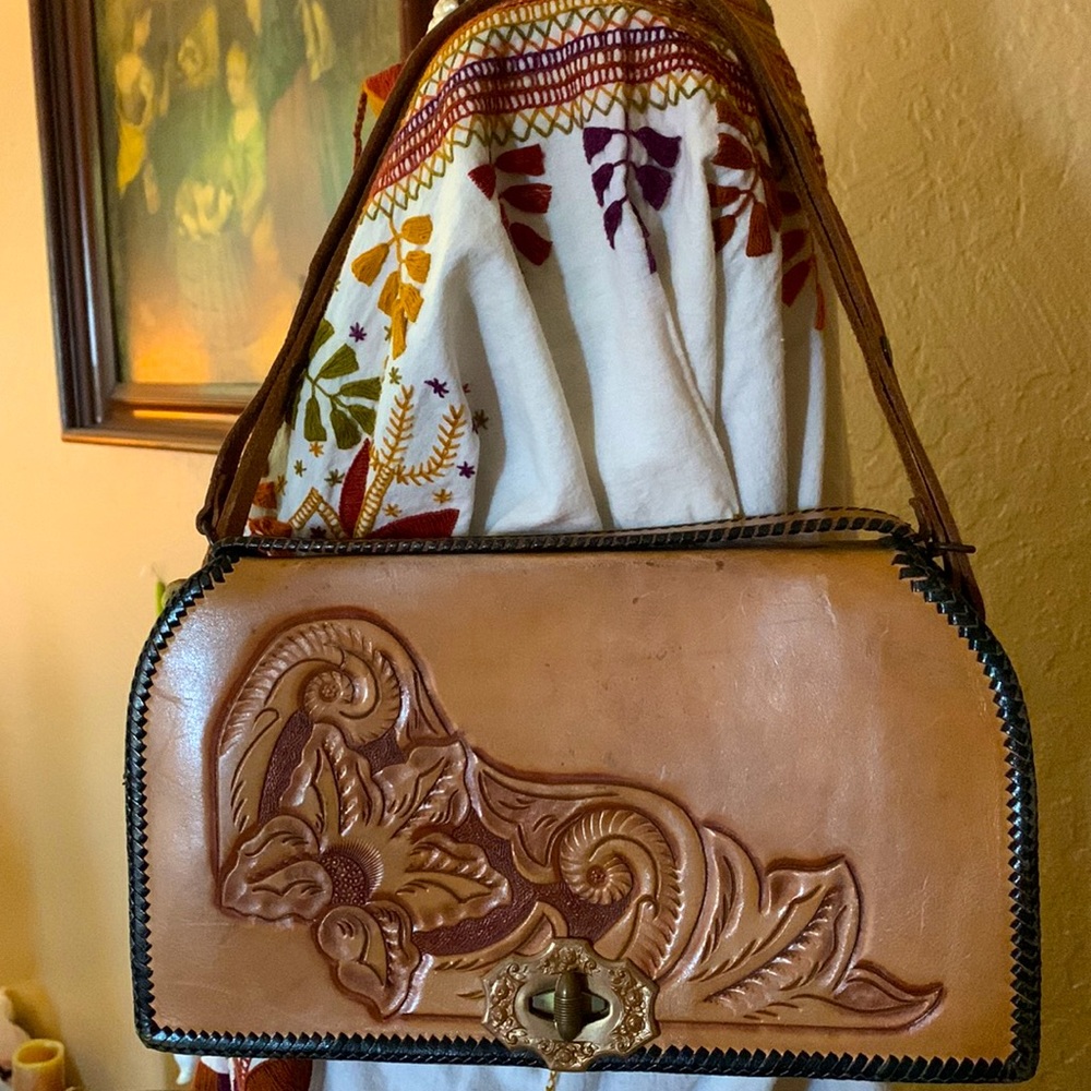 Vintage Mexican Tooled Leather Bag.